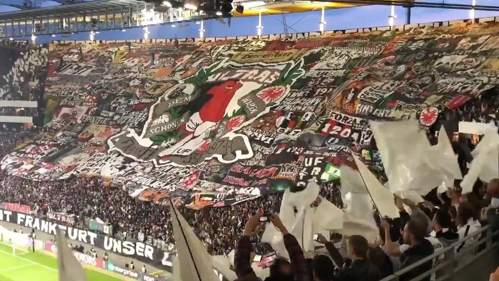 Eintracht-Fan-Choreo sorgt für Gänsehaut
