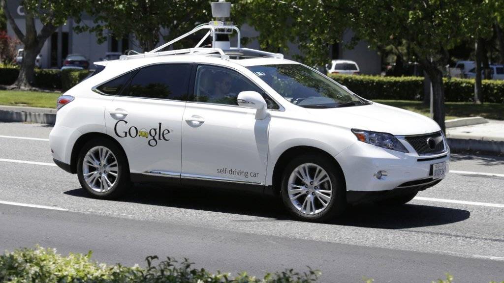 Google ist ab Mittwoch mit weiteren Neuheiten unterwegs - im Bild das selbstfahrende Auto. (Archivbild).