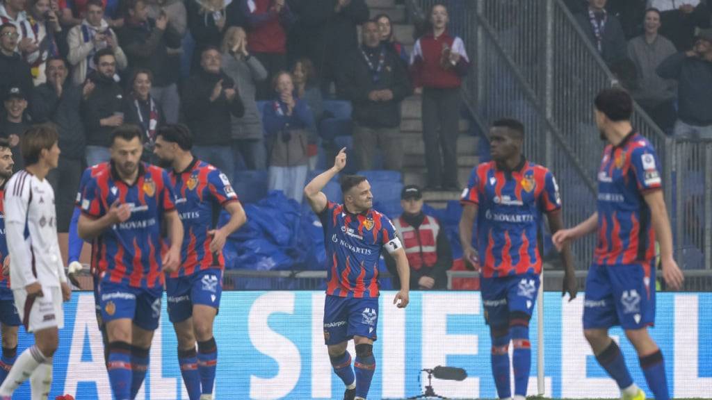 Liga-Topskorer Xherdan Shaqiri lässt die Basler Fans im St. Jakob-Park jubeln