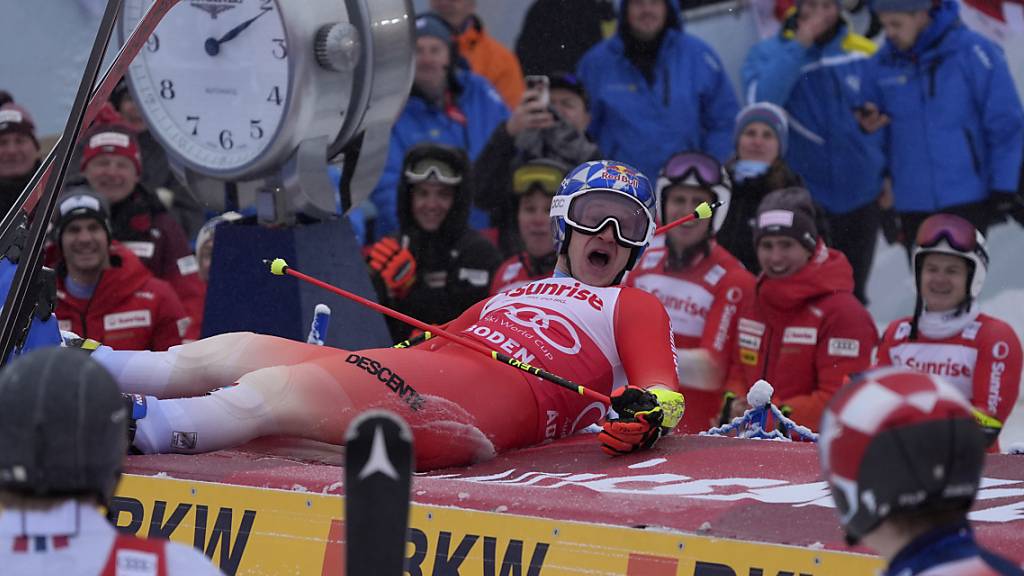 Marco Odermatt feiert seinen Sieg in Adelboden
