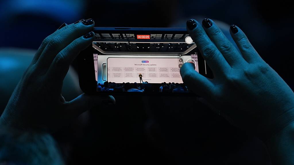 Microsoft wurde durch einen milliardenschweren Pakt mit dem ChatGPT-Entwickler OpenAI zu einem Vorreiter beim Einsatz von KI-Software und versucht, sie in die gesamte Produktpalette zu integrieren. (Archivbild)