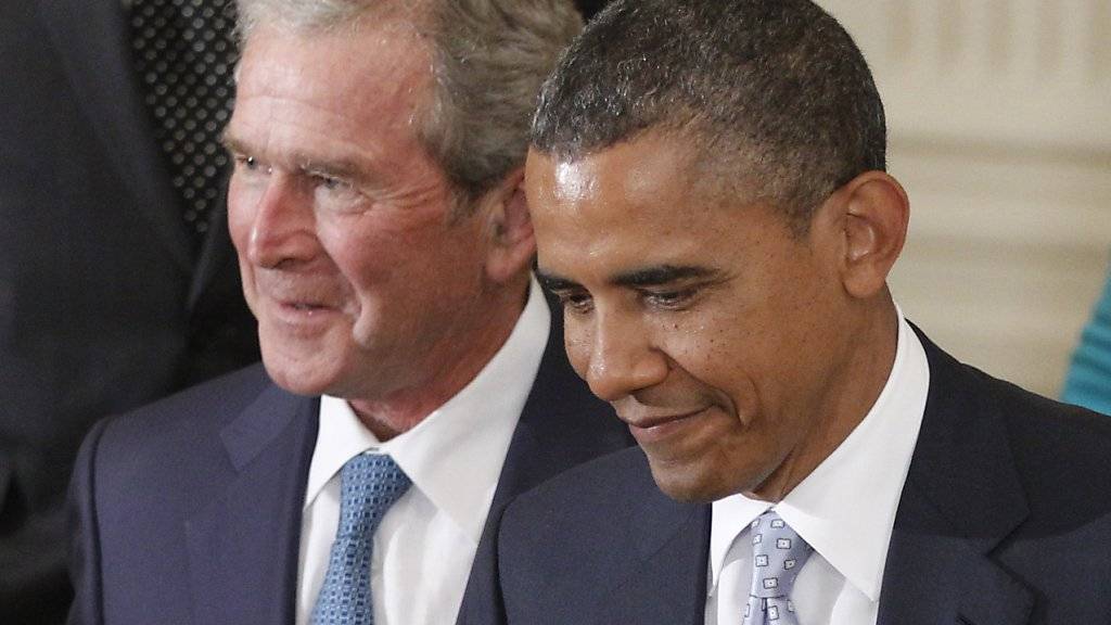 Besorgt über die politische Kultur in den USA: Die früheren Präsidenten George W. Bush (links) und Barack Obama. (Archivbild)