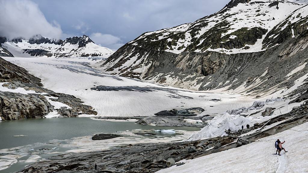 Schweizer Gletscher sind 2024 erneut markant geschmolzen