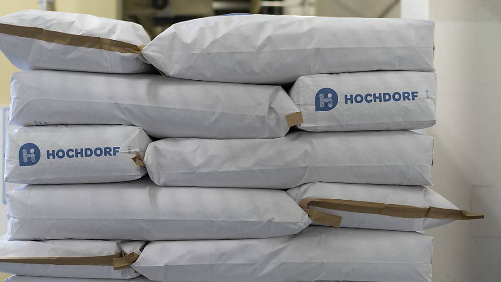 Der Milchverarbeiter Hochdorf sieht keine Perspektive mehr, die finanziellen Altasten abtragen zu können. Bild: Mit Milchpulver abgefüllte Säcke, die in der Fabrik in Hochdorf lagern. (Archivbild)