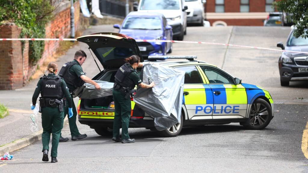 Messerangriff in Belfast schockt Briten - Angst vor Krawall
