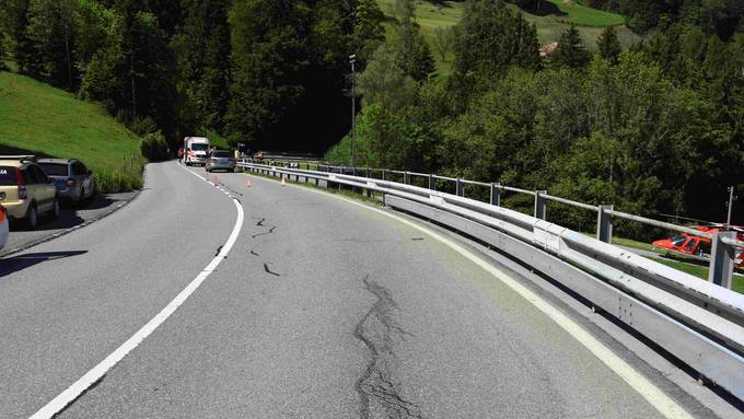 Töfffahrerin in Leitplanke gekracht