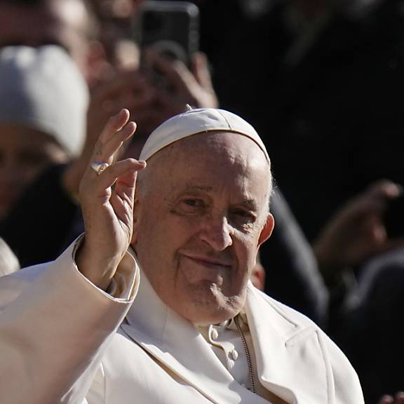 Papst Franziskus (86) muss «einige Tage» im Spital bleiben