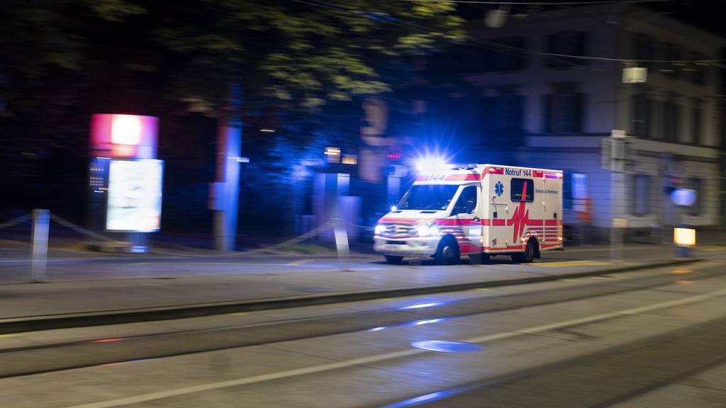 Ambulanz Blaulicht Nacht