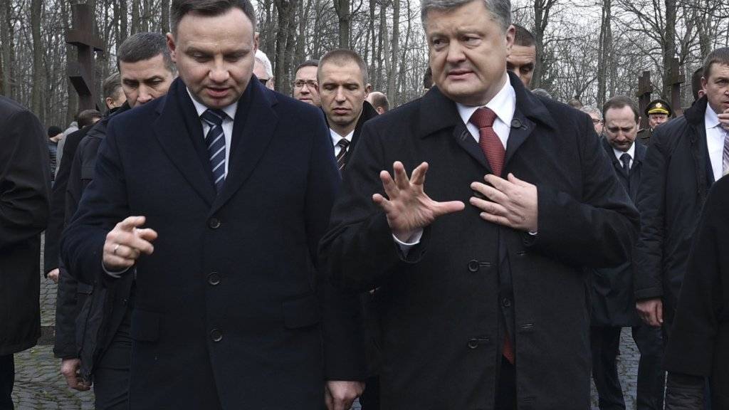 Wollen den Streit zwischen ihren Ländern beilegen: Der polnische Präsident Duda (links) und der ukrainische Präsident Poroschenko.