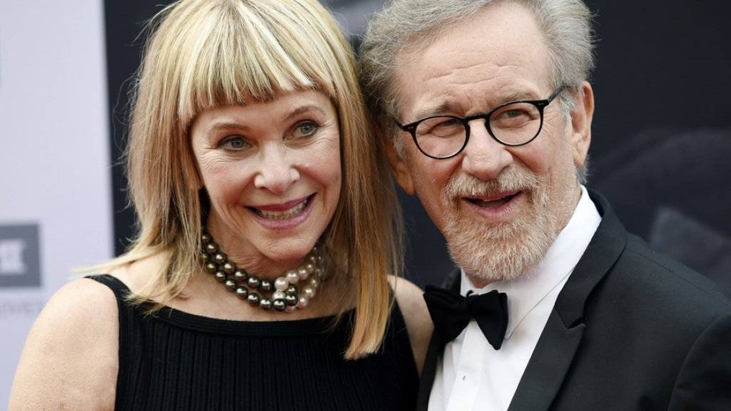 Steven Spielberg posiert im Juni 2016 zusammen mit seiner Frau, der Schauspielerin Kate Capshaw, in Los Angeles (Archiv)