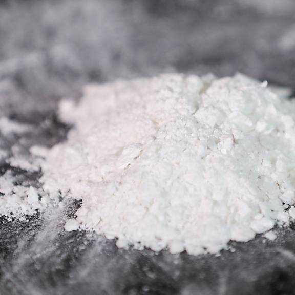 Kokain, Bargeld, Waffe: Polizei verhaftet 67-jährige Drogendealerin