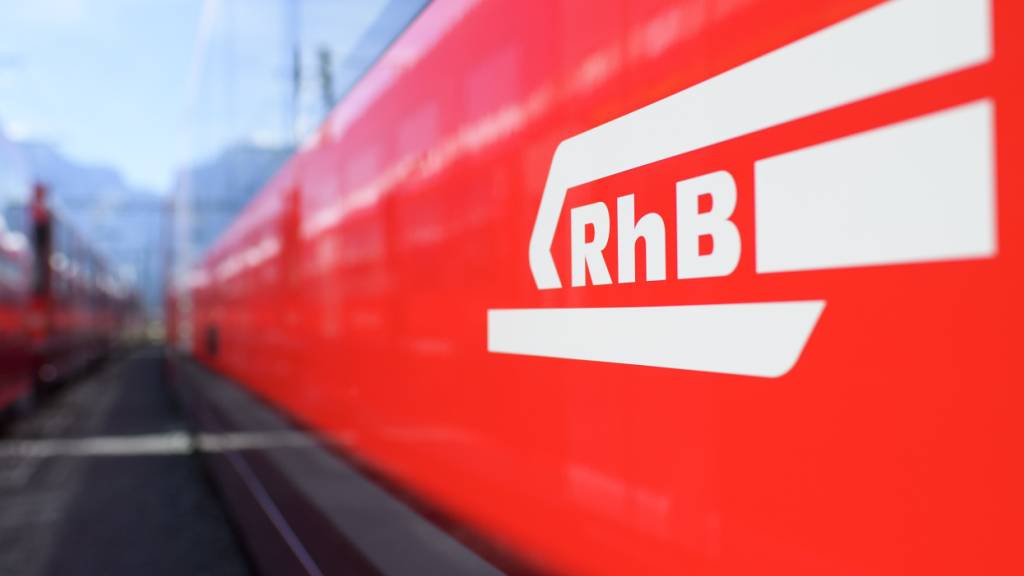 Die Surselvalinie der Rhätischen Bahn (RhB) wird über das kommende Wochenende zwischen Reichenau-Tamins und Ilanz wegen Bauarbeiten gesperrt.