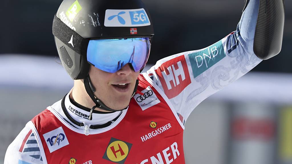 Fredrik Möller gewinnt in Bormio sein erstes Weltcup-Rennen. Der Norweger siegt im Super-G vor dem Österreicher Vincent Kriechmayr