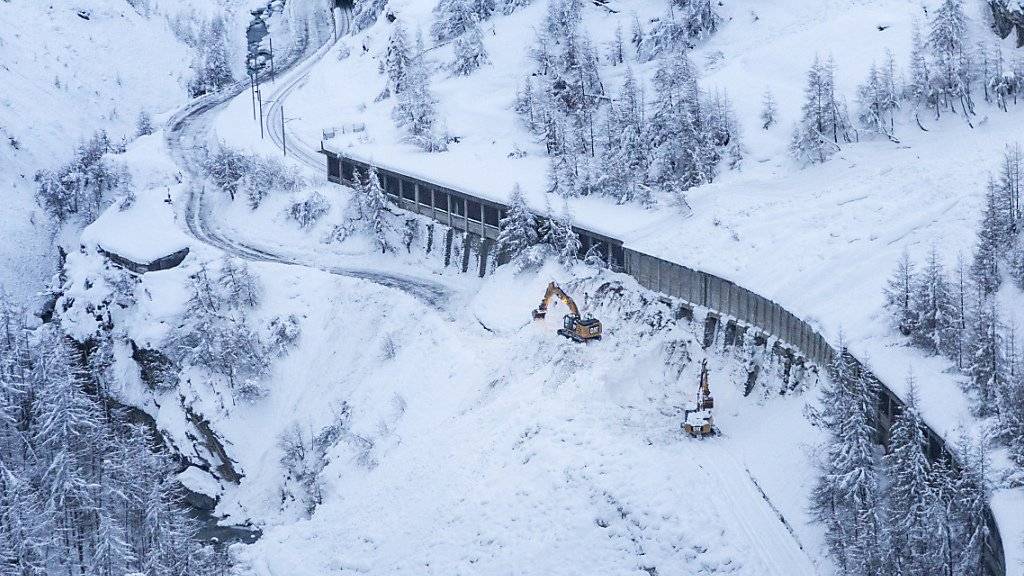 Die Bahnstrecke Visp-Zermatt ist seit Freitagmittag wieder durchgehend befahrbar. (Archivbild)