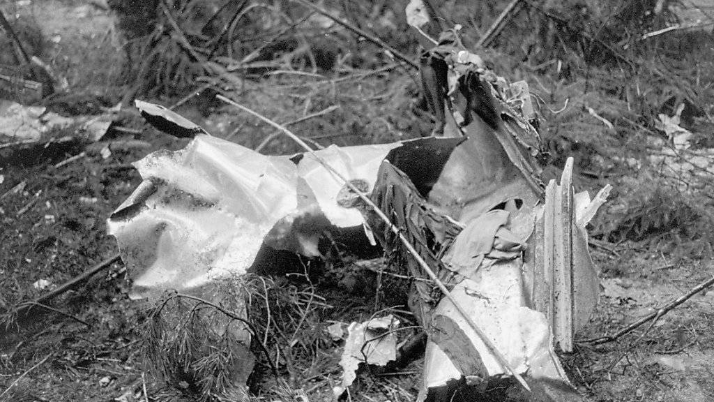 Trümmer der Swissair-Maschine, die 1970 bei Würenlingen im Kanton Aargau abstürzte. 47 Menschen verloren ihr Leben. Im Gepäckraum war eine Bombe explodiert. (Archivbild)