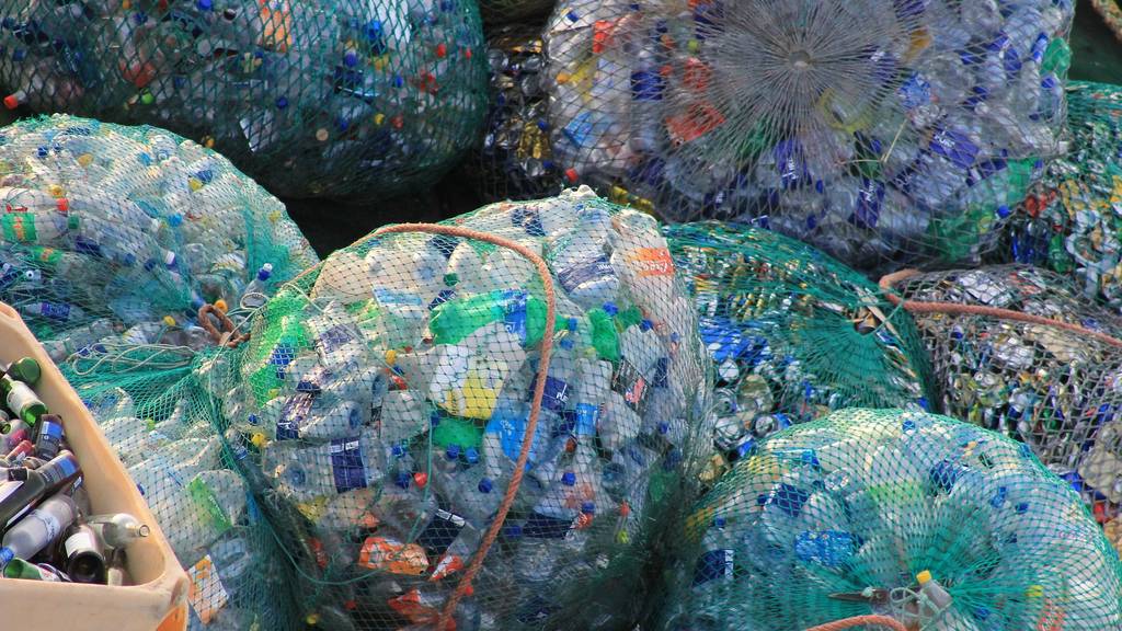 Knapp 3'000 neue Sammelstellen für Pet-Recycling