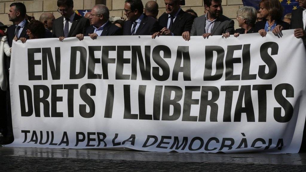 Protest am Dienstag in Barcelona gegen die Inhaftierung zweier Anführer der katalanischen Unabhängigkeitsbewegung.