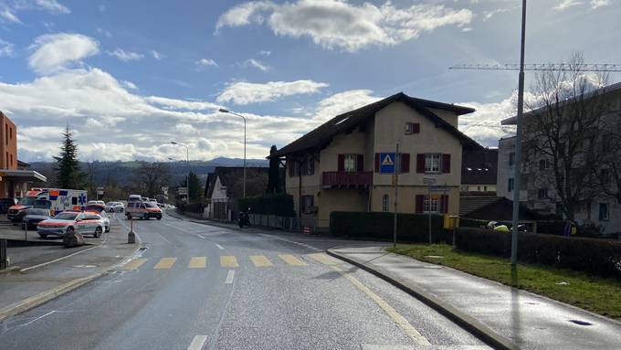 In Baar im Kanton Zug kam es am Montag zu mehreren schweren Verkehrsunfällen