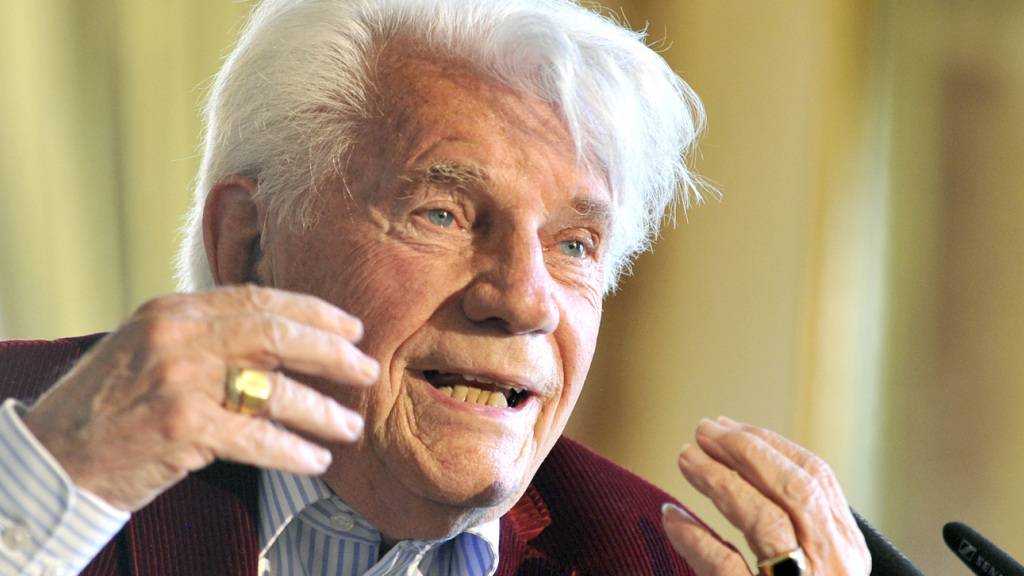 Der ehemalige Burgtheaterdirektor Gerhard Klingenberg ist tot. Wie das Burgtheater am Mittwoch mitteilte, starb er gestern, Dienstag, im Alter von 95 Jahren in Villach. Foto: Hans Punz/APA/dpa