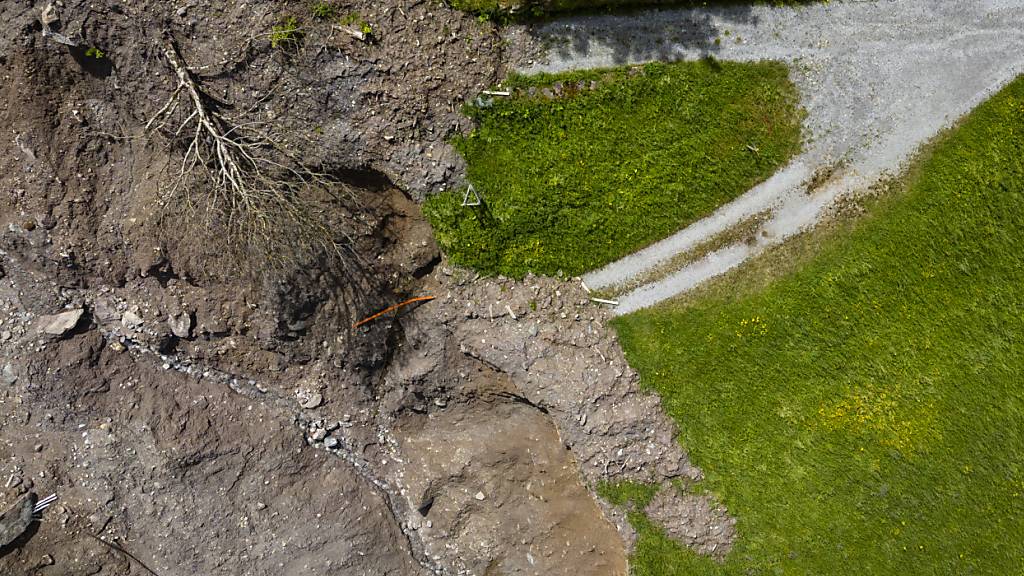 Für die Aufräumarbeiten nach dem Erdrutsch in Schwanden braucht es mehr Mittel. (Archivbild)