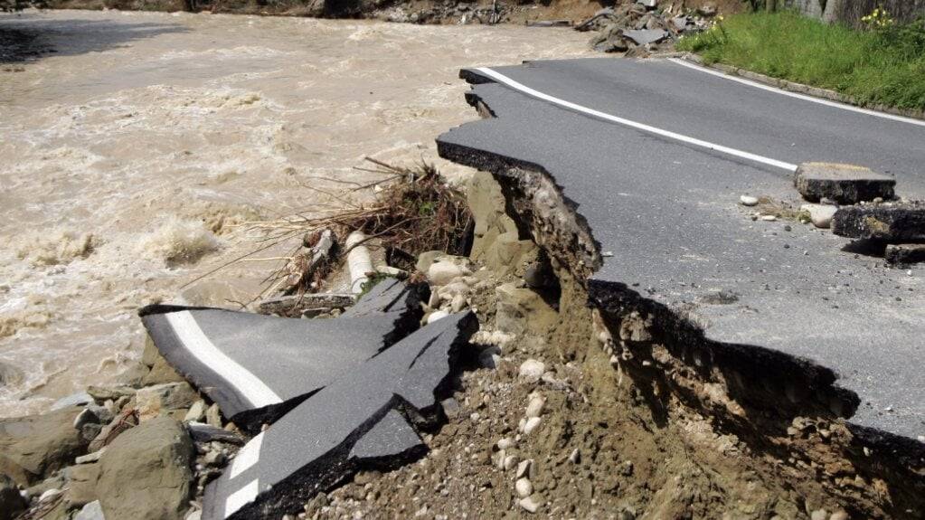 Um Hochwasserschäden wie 2005 in Werthenstein zu verhindern, investiert der Kanton zwar viel Geld in den Wasserbau, aber weniger als ursprünglich angenommen. (Archivaufnahme)
