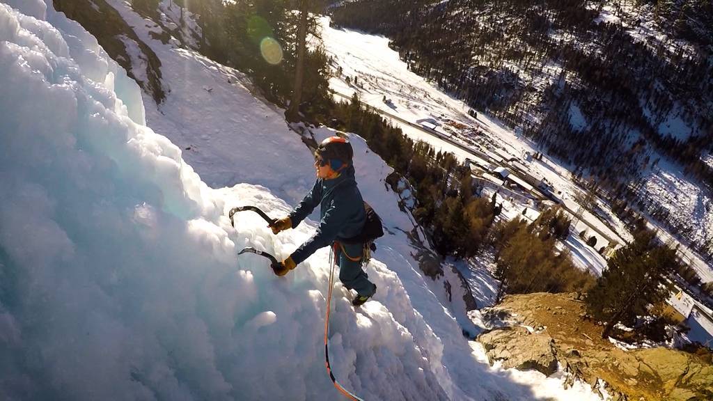 Winter Extrem: Mit Bickel und Seil im Eisfall