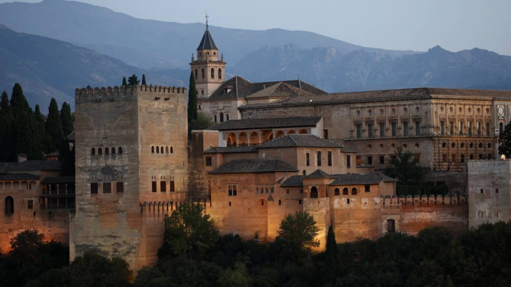 ARCHIV - Blick auf die Alhambra in Andalusien. Foto: Fermin Rodriguez/AP/dpa