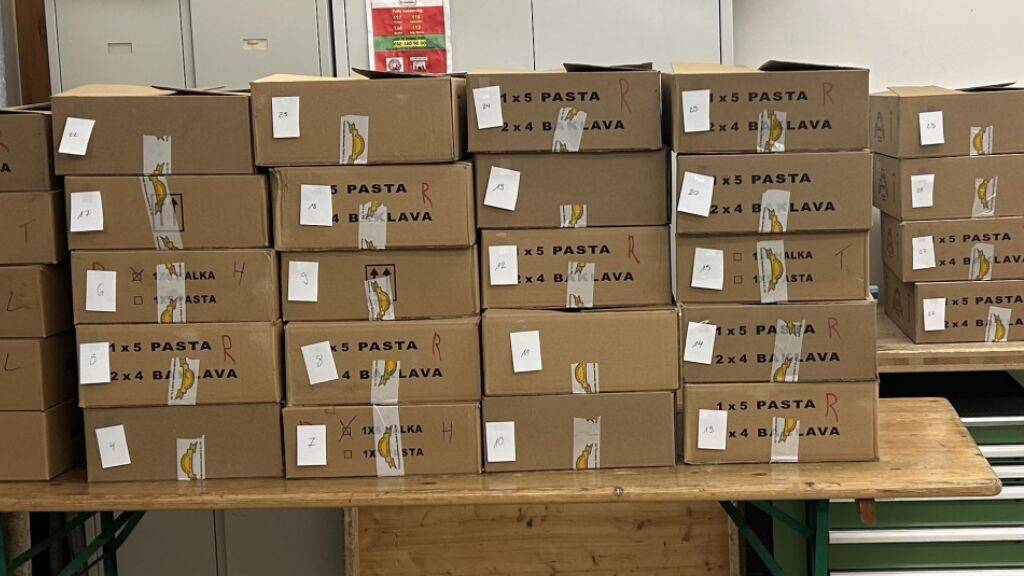 Mitarbeiter des Bundesamts für Zoll und Grenzsicherheit entdeckten am Grenzübergang in Kreuzlingen TG 270 Kilogramm unverzollte Backwaren.