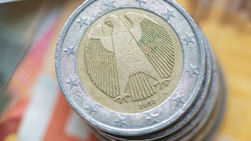 Die deutsche Wirtschaft entwickelt sich besser als erwartet. Die Bundesregierung hebt ihre Wachstumsprognose deutlich an, doch die Erholung bleibt fragil. (Symbolbild)
