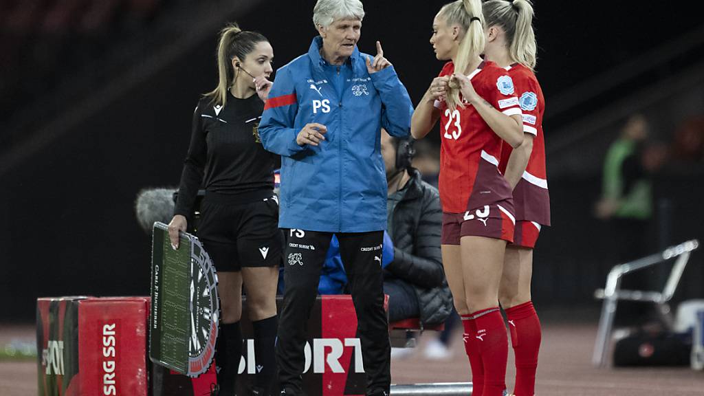 Pia Sundhage ist erfreut über die Kopfballtore ihres Teams