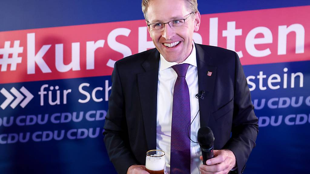 Daniel Günther (CDU), Ministerpräsident von Schleswig-Holstein und Spitzenkandidat seiner Partei, feiert den Wahlsieg. Foto: Christian Charisius/dpa