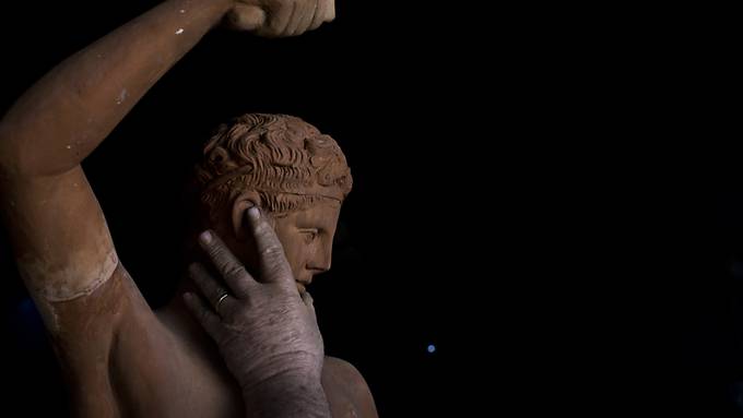 Kopf von Hermes-Statue bei Bauarbeiten in Athen gefunden