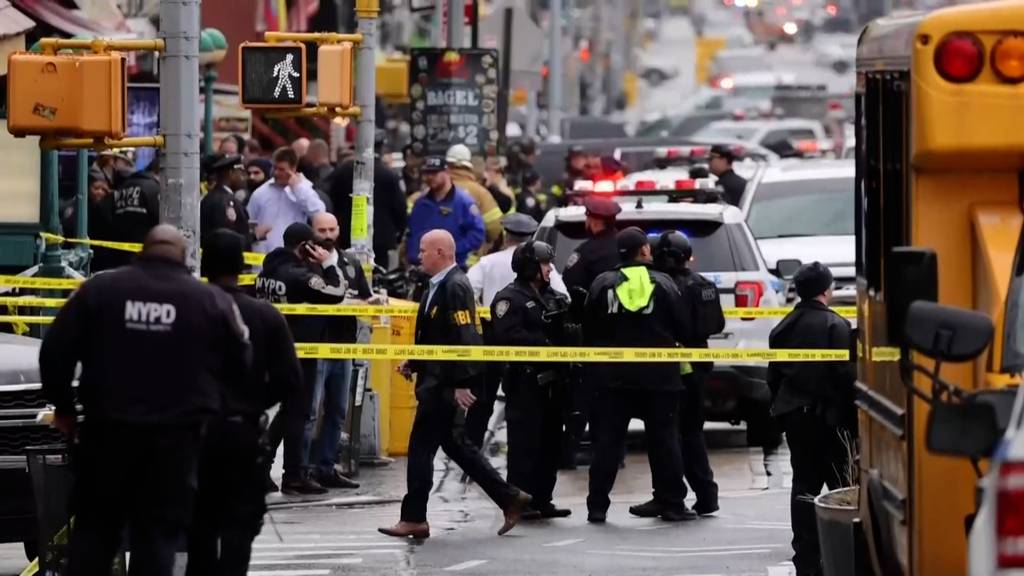 Nach Schüssen in New Yorker U-Bahn: Mindestens 23 Verletzte - Täter auf der Flucht
