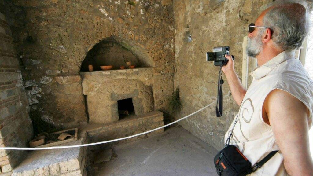 Pompeji ist nach dem Kolosseum in Rom die meistbesuchte Ausgrabungsstätte Italiens. Am Sonntag ist eine Schnellverbindung eingeweiht worden. Reisende und Touristen können neu Pompeji von Rom aus in einer Stunde und 47 Minuten erreichen und am selben Abend zurückzukehren. (Archivbild)