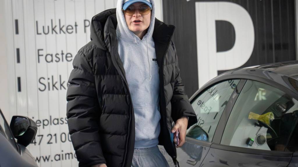 ARCHIV - Marius Borg Hoiby auf dem Weg zu einem Treffen mit seinem Anwalt in Oslo. Foto: Heiko Junge/NTB Scanpix/AP/dpa - ACHTUNG: Nur zur redaktionellen Verwendung und nur mit vollständiger Nennung des vorstehenden Credits