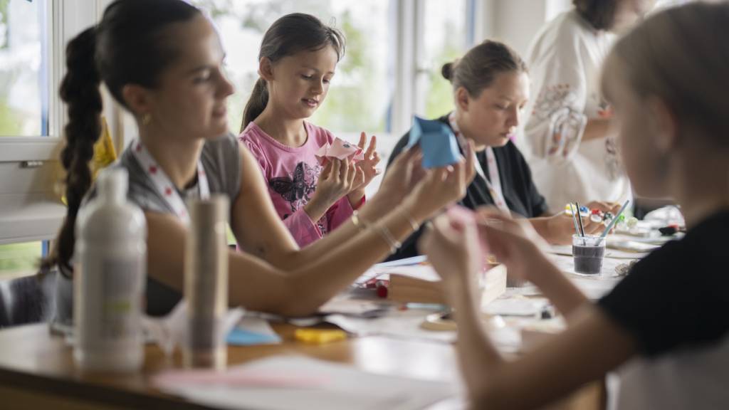 Im «Red Cross Summer Camp» können die Kinder aus der Ukraine ungestört spielen und basteln.