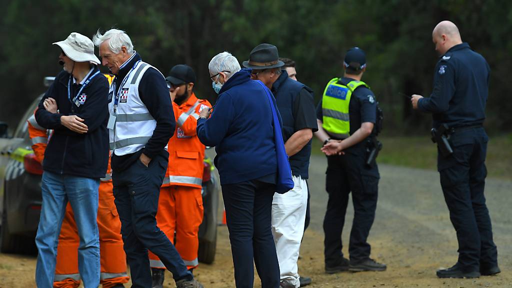 SES Personnel and Victorian Police officers are seen at a road block near the command post at Blair's Hut at Mount Disappointment in Victoria, Thursday, March 31, 2022. Police have found what they believe is the wreckage of a helicopter missing in Victorian forest that was understood to have five people on board. (AAP Image/James Ross) NO ARCHIVING