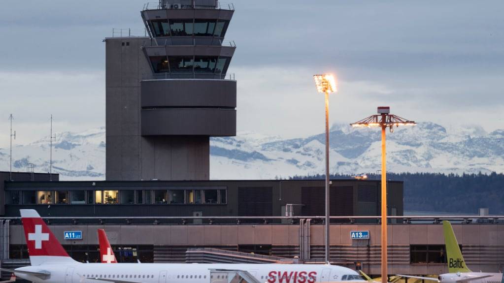 Der Flughafen Zürich will einen neuen Tower erstellen. Der Bund hat diesen nun genehmigt. (Archivbild)