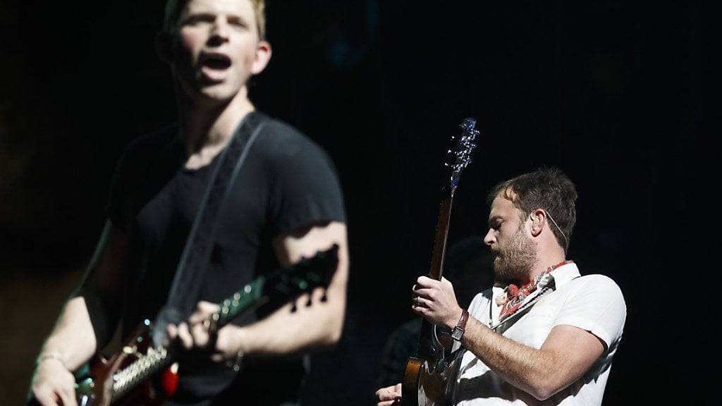 Die Show der US-Rockband Kings of Leon elektrisierte das Publikum am 40. Paléo Festival in Nyon. Zum Ende der Festivalsaison kommt die Band nach Konstanz D (Archiv).