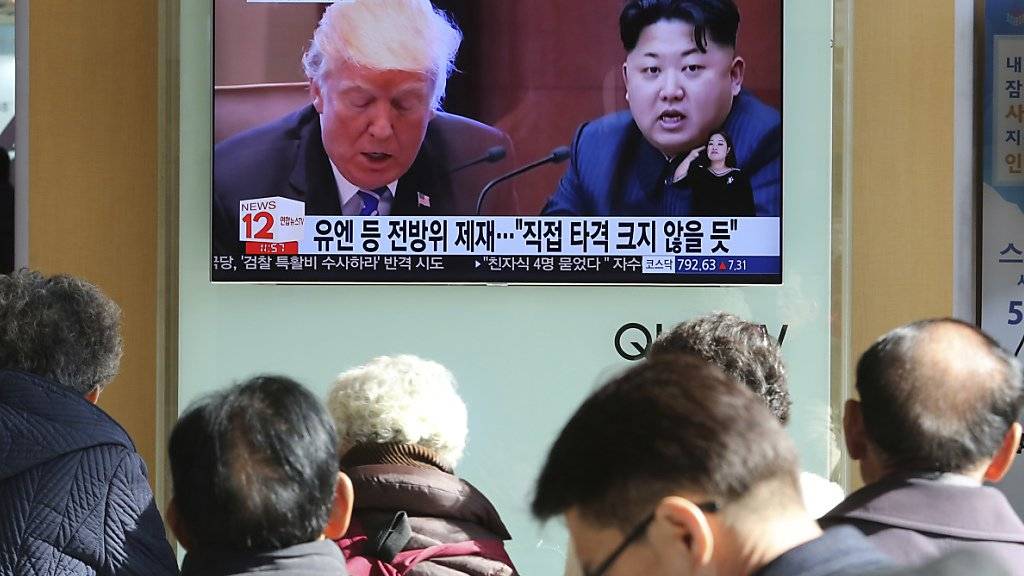 Südkoreas Fernsehen stellt Trump und Kim Jong Un gegenüber (Archiv)