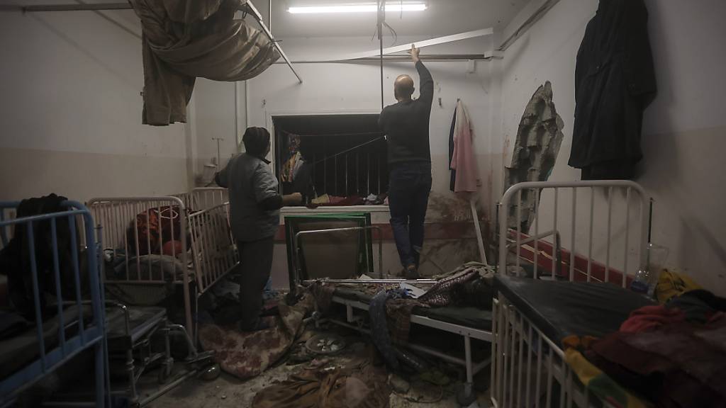 Die Lage im Nasser-Krankenhauses in Chan Junis im südlichen Gazastreifen ist dramatisch. Foto: Mohammed Dahman/AP