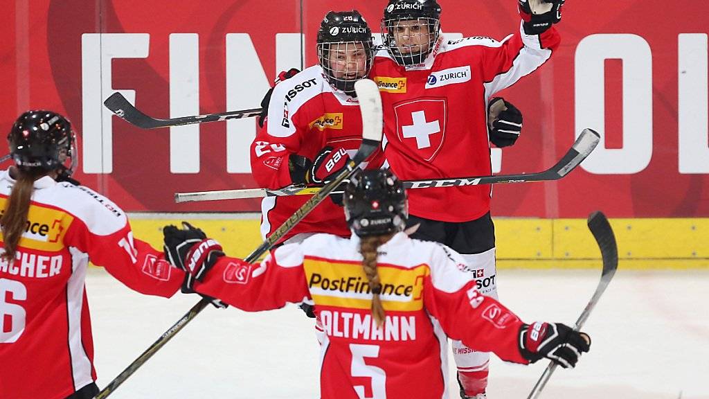 Überragend: Lara Stalder (hinten rechts) lässt die Schweizerinnen auch gegen Norwegen dreimal jubeln