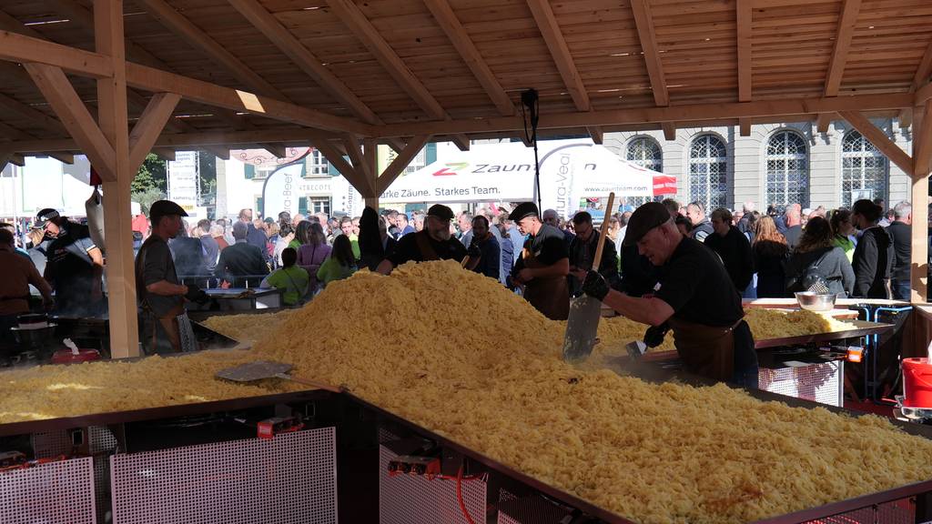 Bauernverband knackt Rösti-Weltrekord auf dem Bundesplatz
