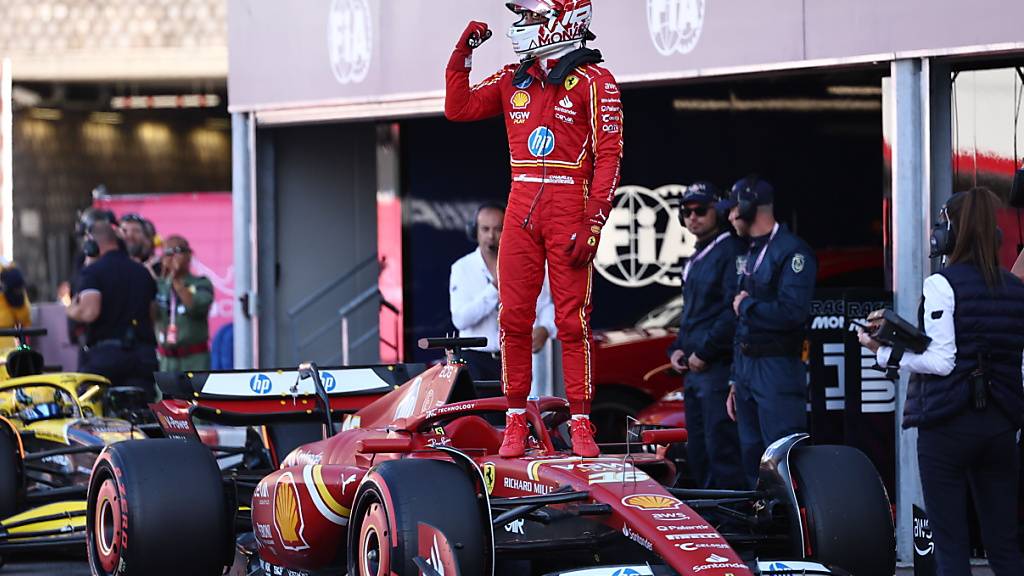 Der Monegasse Charles Leclerc freut sich über seinen Sieg in der Heimat