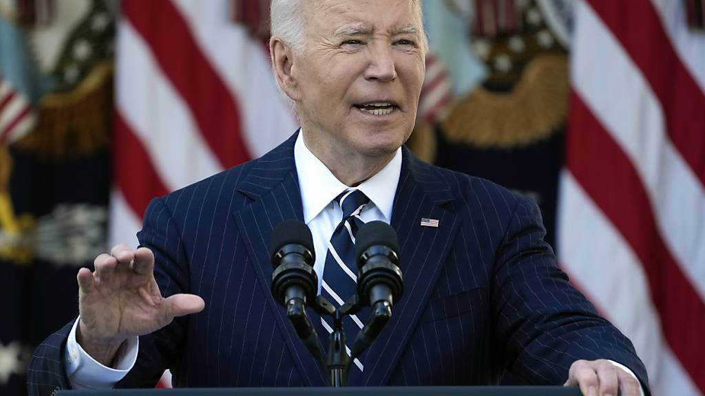 Joe Biden, Präsident der USA, spricht im Rosengarten des Weißen Hauses. Foto: Susan Walsh/AP