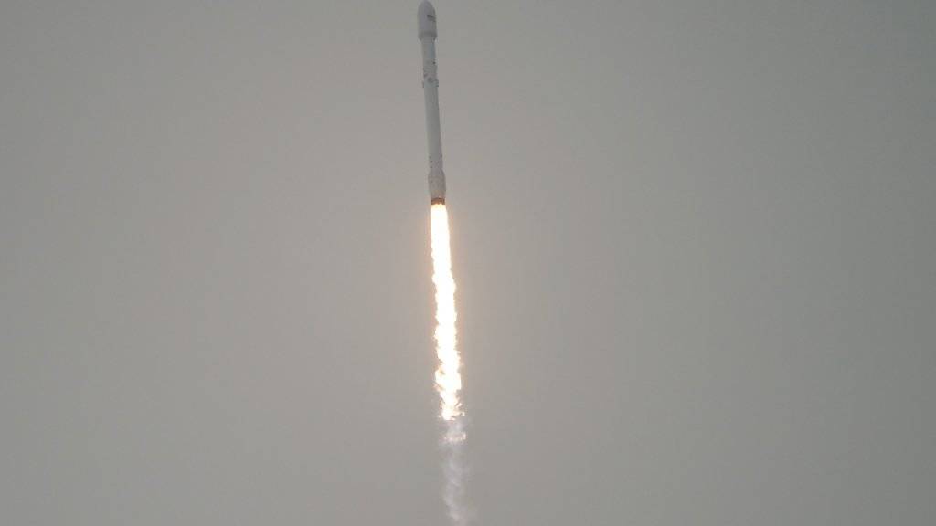 Am Sonntag startete die «Falcon-9»-Trägerrakete von SpaceX mit dem «Jason-3»-Satelliten an Bord vom Vandenberg-Luftwaffenstützpunkt in Kalifornien.
