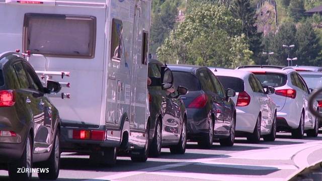 Bis Zu 14 Km Nonstop Stau Am Gotthard Telezuri