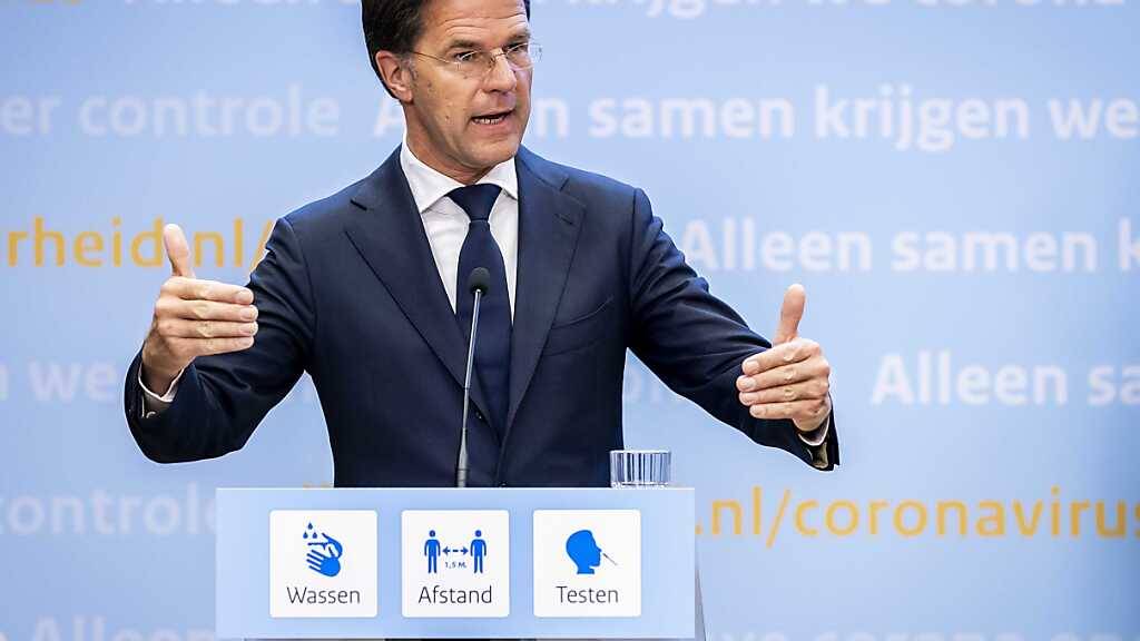 Mark Rutte, Ministerpräsident der Niederlande, spricht auf einer Pressekonferenz. (Archivbild) Foto: Remko De Waal/ANP/dpa