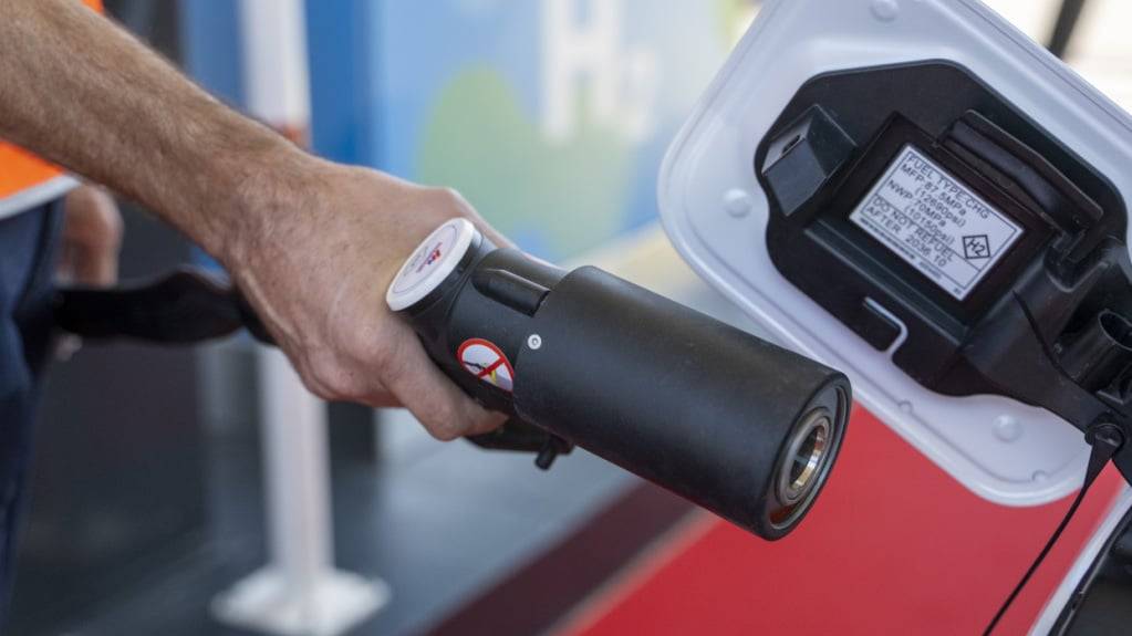 Ein Wasserstoffzapfhahn auf der Tankstelle Grauholz Süd der A1 bei Bern. (Archivaufnahme)