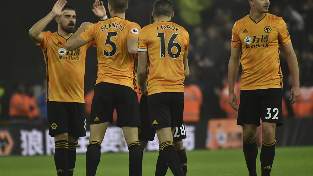 Die Spieler von Wolverhampton jubeln nach dem überraschenden Sieg gegen Manchester City